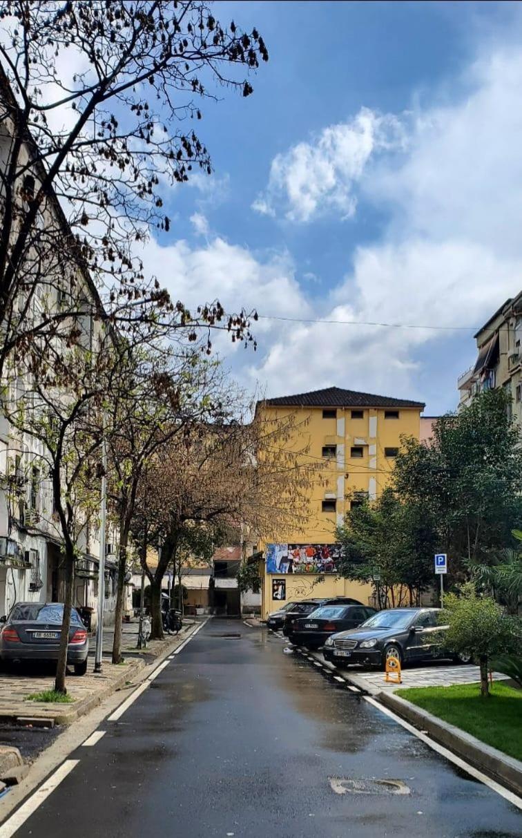 Tulips Central - Entire Apartment Τίρανα Εξωτερικό φωτογραφία